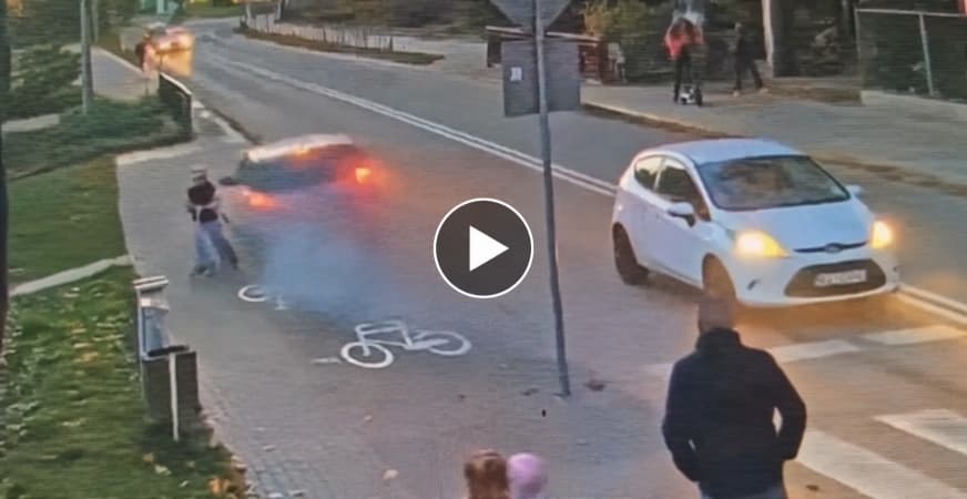 Ilustracja materiału: REGION. Jadące hulajnogą dziecko ocalało cudem... W Biskupcu było dosłownie o włos od tragedii! [ZOBACZ NAGRANIE WIDEO]