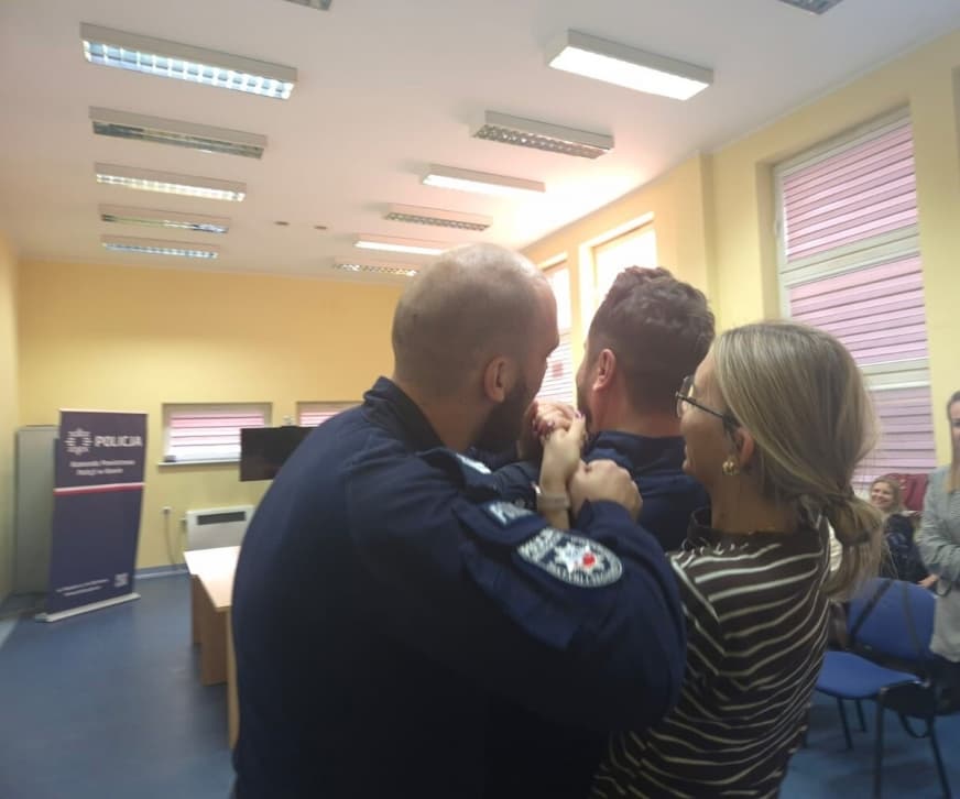 Ilustracja materiału: Iławscy policjanci szkolą z zasady „4xU” [ZOBACZ ZDJĘCIA]