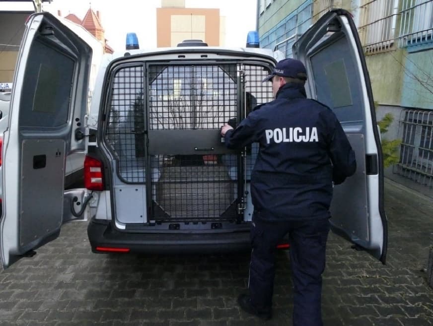 Ilustracja materiału: AKTUALIZACJA: iławska policja potwierdza zarzuty dla mężczyzny nagranego przez „łowcę pedofilów”